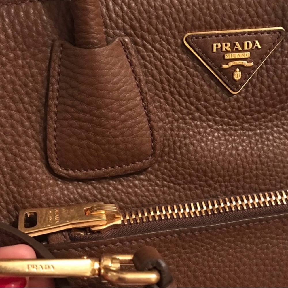 Brown leather 💯 authentic Prada purse - Picture 2 of 11